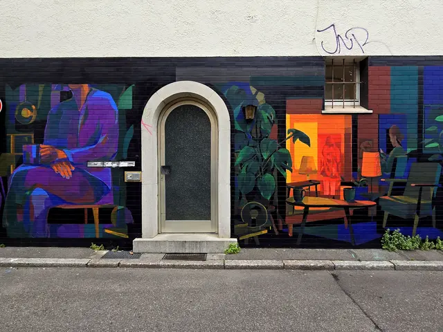 An einer Hausfassade. Tolle Farben.  | Foto: Heidrun Rosenberger