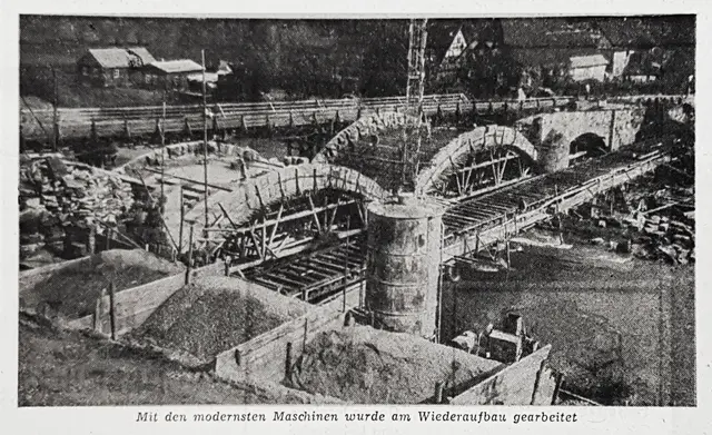 Wiederaufbau der Brücke _ Reproduktion aus der Hohenloher Zeitung vom 8.Juli 1955, Nr. 157, Seite 5, Name des Fotografen: Jung


 | Foto: Freigabe: Dagmar Weigel, Archiv der Heilbronner Stimme 