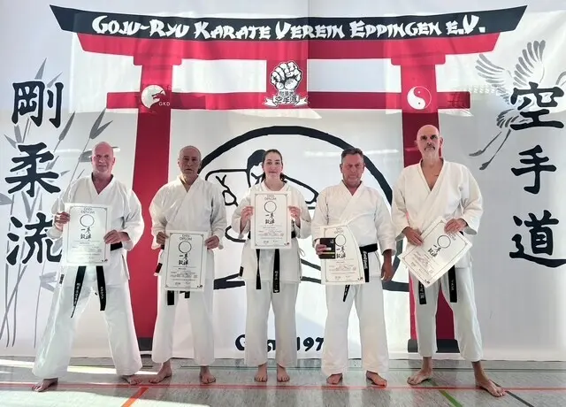 Die erfolgreichen DAN-Prüflinge mit ihren neuen DAN-Diplomen: Steffen Kuhn, Alfred Keller, Marie-Luise Häcker, Oliver Spörle und Jens Haar

 | Foto: Karateverein Eppingen