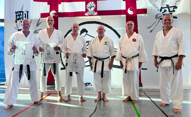 Die drei neuen Träger des 3. DAN (von links - Steffen Kuhn, Jens Haar und Alfred Keller) zusammen mit dem Prüfergremium (von links - Klaus Fingerle, Christian Schollenberger und Klaus Hertnagel) | Foto: Karateverein Eppingen