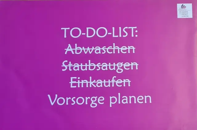 Bodenplatten - Texte, die zum Nachdenken anregen sollen .... | Foto: Hilde Mayer