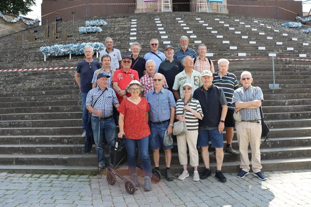 Wandergruppe mit Stadtführer Heinz Erhardt | Foto: Marga Specht