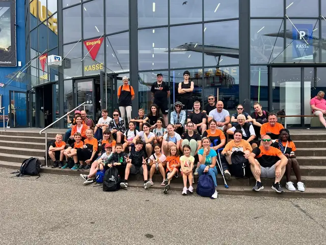 Die Teilnehmer beim Vereinsausflug des Karatevereins Eppingen vor dem Haupteingang des Technik Museums in Sinsheim | Foto: Karateverein Eppingen