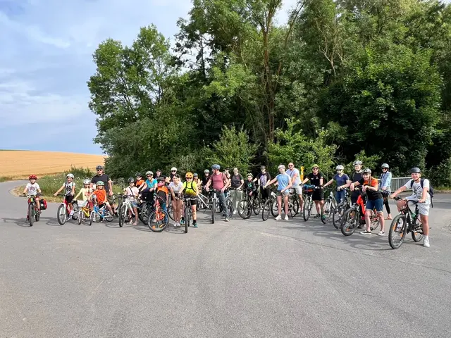 Die Radler bei einem kurzen Halt zwischen Eppingen und Richen | Foto: Karateverein Eppingen