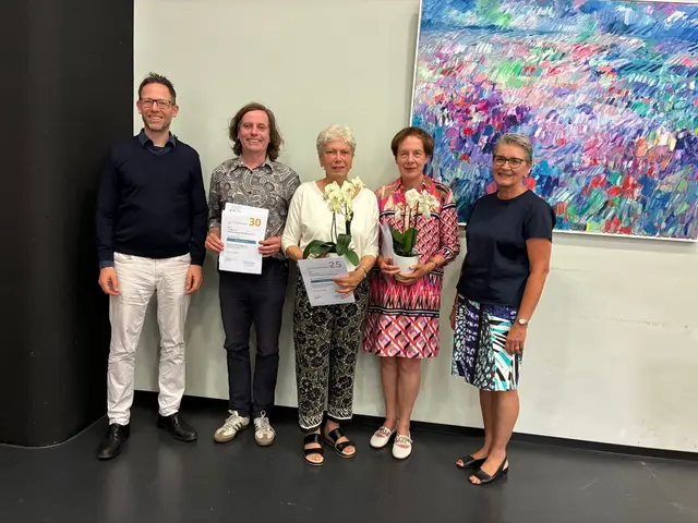 von links: Till Drömann (Dirigent), Christian Holl, Anne Dietrich, Gisela Glauner, Dr. Claudia Happel (1. Vorsitzende)  | Foto: Foto: privat