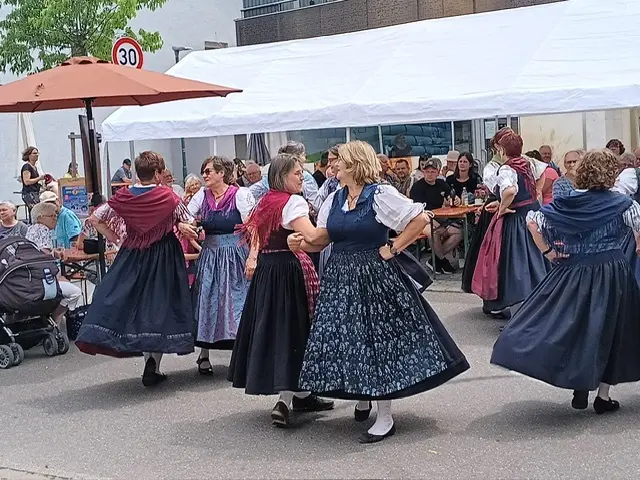 Tänzerinnen Trachtengruppe LF-Hausen | Foto: Landfrauen Hausen
