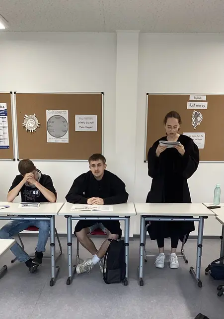 Schülerinnen und Schüler der Bischof von Lipp Gemeinschaftsschule beim Planspiel am Projekttag Rechsstaat macht Schule. | Foto: Bischof von Lipp Gemeinschaftsschule