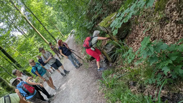 Quelle zur Erfrischung der Wanderer in Schieflage | Foto: Johannes Vafiadis