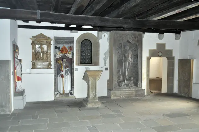 Schenkenkapelle. Auch eine Statue des Klosterpatrons St. Nikolaus ist hier zu sehen. Ursprünglich war sie im Chor der Stiftskirche. | Foto: Daniela Somers