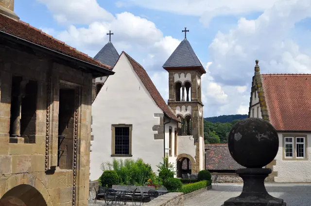 Michaelskapelle. Links sieht man die Sechseck-Kapelle (Erhardskapelle) | Foto: Daniela Somers