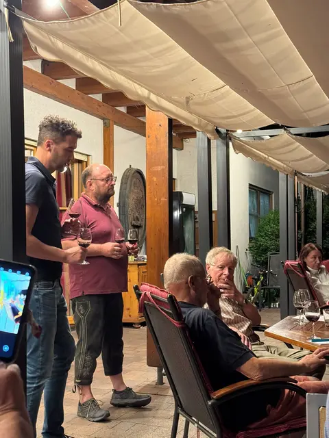 Bruderschaftsmeister Andreas Leonhardt und Andreas Stutz bei der Weinprobe | Foto: Nicole Halter