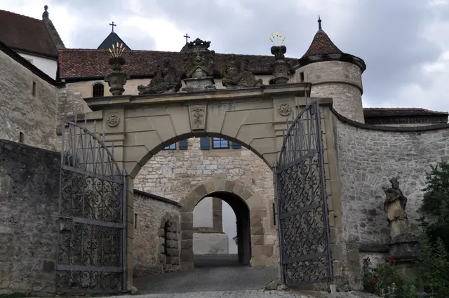 Das äußere Tor aus dem 18. Jahrhundert | Foto: Daniela Somers