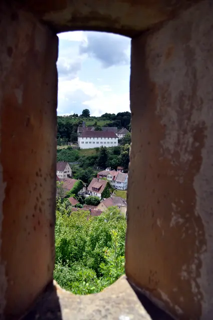 Blick vom Wehrgang auf Steinbach und Kleincomburg | Foto: Daniela Somers