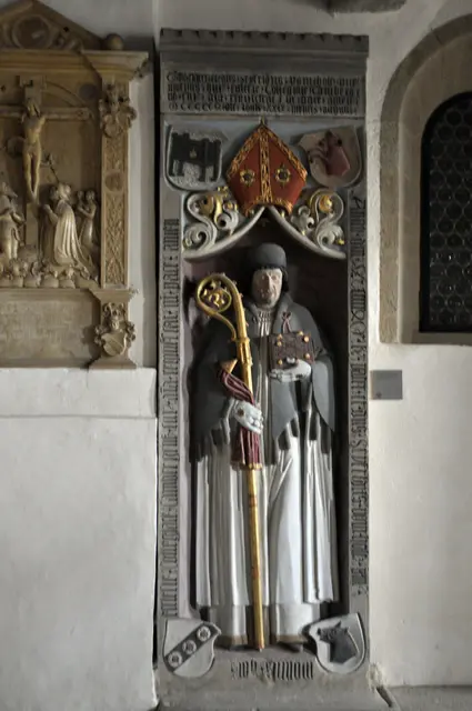 Der heilige Nikolaus ist als Bischof dargestellt. Gestiftet wurde sie 1418 von Abt Ehrenfried. | Foto: Daniela Somers