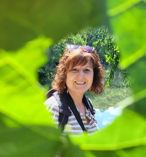 Mit dem Blatt kann ein schöner Rahmen für ein Foto gemacht werden.  Petra hat uns gezeigt,  wie das geht.   | Foto: sigischlottke