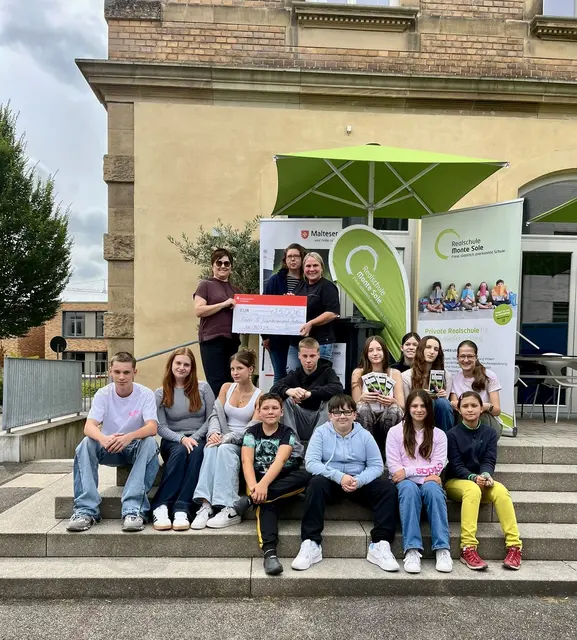 Spendenübergabe in der Realschule Monte Sole  | Foto: Sabrina Blau