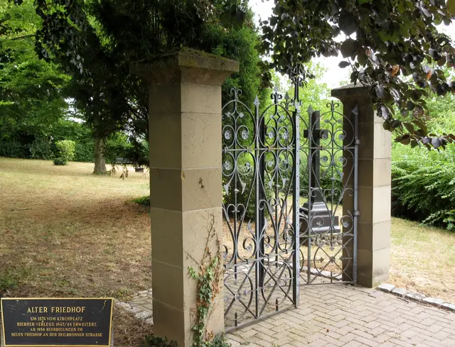 Kurz die Treppe rauf und neues Altes entdeckt | Foto: Wandern Gaby Erich