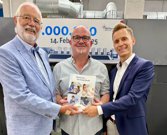 Bild: von links: Hans Hambücher, Jürgen Schweikert und Jonas Banar. | Foto: Quelle: Druckerei Schweikert