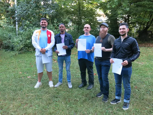 Unter den Ausgezeichneten, von links: Özcan Dennis Friedel, Tesfit Abraham, Jürgen Krenkler, Patrik Völz, Ahmet Türali. | Foto: Foto der Abendrealschule Heilbronn