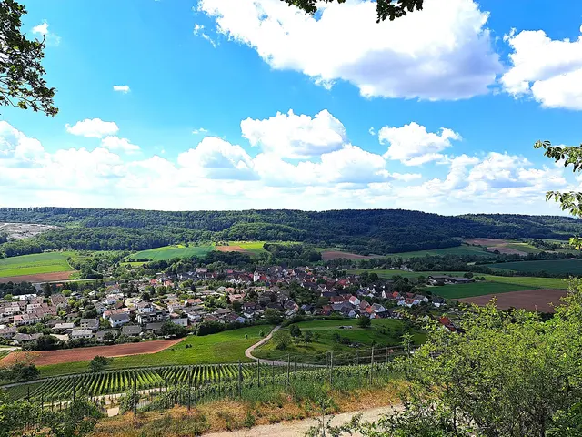 Blick vom Wachtkopf auf Gündelbach, dem Eselsberg und der Deponie des Landkreises Ludwigsburg. | Foto: Isolde Reitz