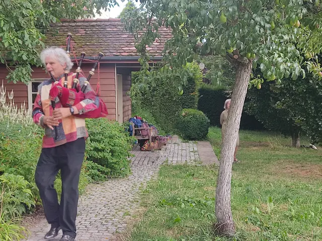 Dudelsackklänge locken uns zum Zuschauen. | Foto: Daniela Somers