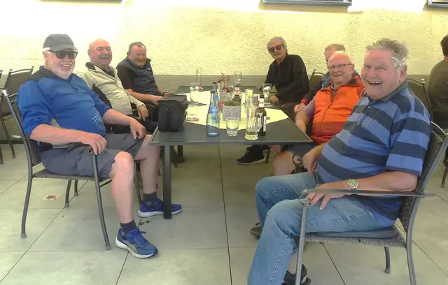 Die Stammtisch-Brüder nach dem Mittagessen | Foto: Stefan Keppler