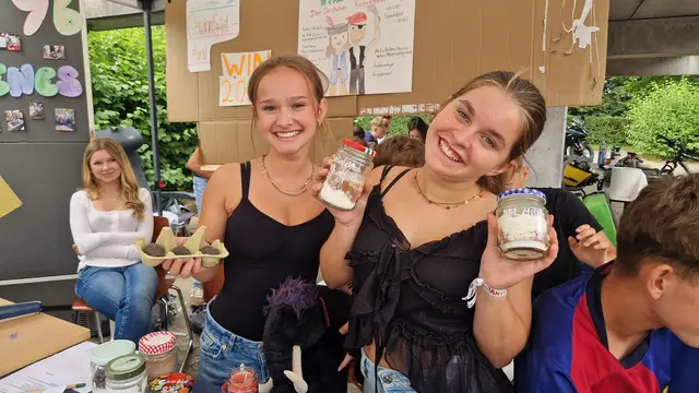 Backmischungen und Samenbomben gab es bei der Klasse 9b. | Foto: Ines Leitz