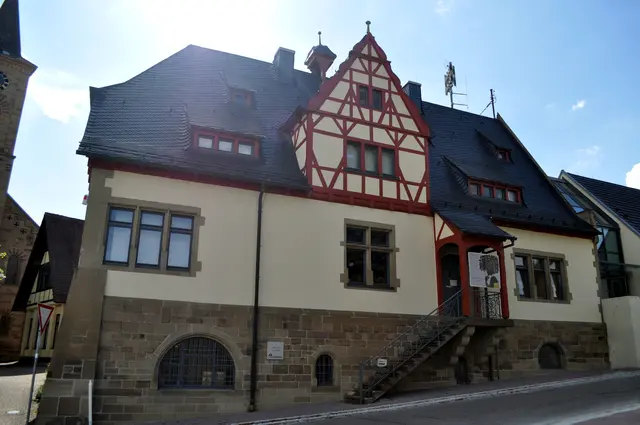Ab 1978 gibt es hier ein Heimatmuseum. Der Anbau rechts wurde im Jahr 2020 eingeweiht. | Foto: Daniela Somers