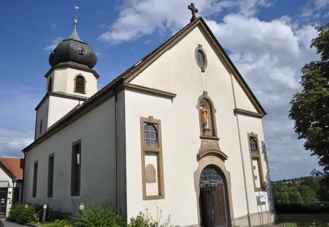 Die Pankratiuskirche. Heute die Katholische Kirche. Wegen der wechselvollen Religionspolitik der Kurpfalz diente sie zeitweise drei Konfessionen.  | Foto: Daniela Somers
