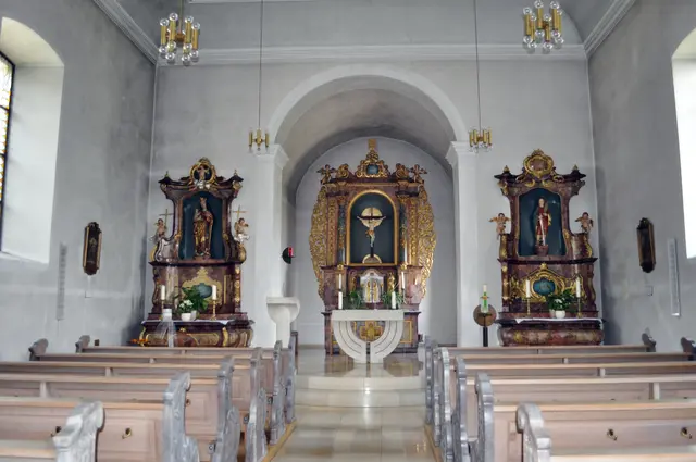 Im Inneren der Kirche. 1914/15 wurde der Hochalter neu gefertigt unter Verwendung  der noch brauchbaren Teile des alten Altars | Foto: Daniela Somers