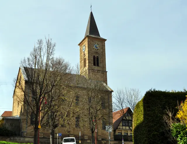 Im Winter ist die Kirche besser zu sehen. Deswegen hier wieder ein Archivbild das ich im Winter schon aufgenommen habe. | Foto: Daniela Somers