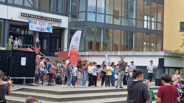 Schulleiter Ulrich Müller eröffnete den Nachhaltigkeitsmarkt | Foto: Ines Leitz