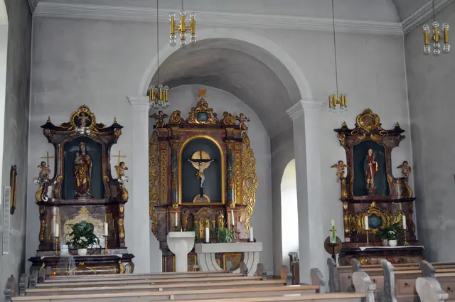 Man vermutet garnicht dass der eigentliche Schatz der Kirche hinter dem Altar zu finden ist. | Foto: Daniela Somers