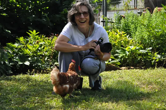 Ein schönes Bild von Jutta mit Huhn. | Foto: Daniela Somers