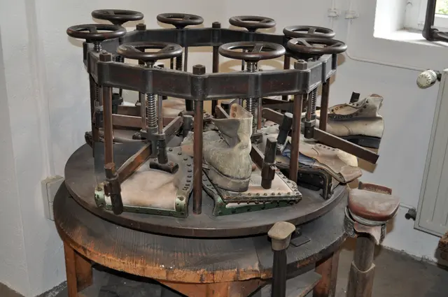 Hier gibts auch viele alte Handwerksgeräte zu sehen. Hier ein Teil aus einer Schuhmacherwerkstatt. | Foto: Daniela Somers