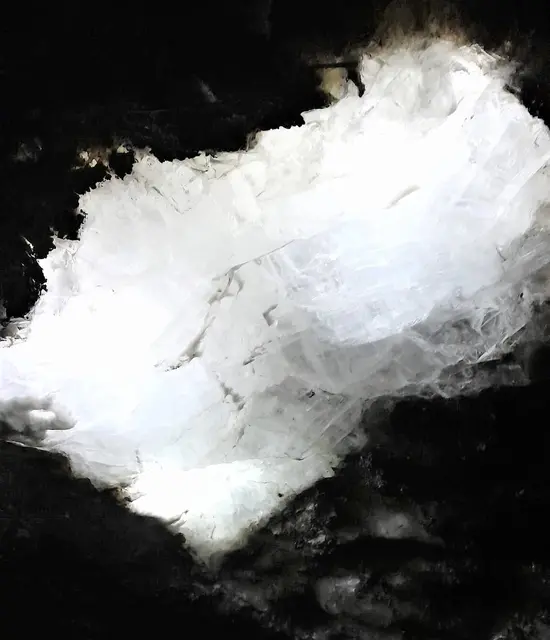 Manchmal bildeten sich sogenannte Steinsalzlinsen im Gestein mit 100 % Reinheit an Kochsalz NaCl. | Foto: Foto privat