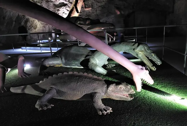 Vor 200 Millionen Jahren wurde das Steinsalz abgelagert. Damals lebten auf der Erde diese eindrucksvollen und furchterregenden Geschöpfe. | Foto: Foto privat