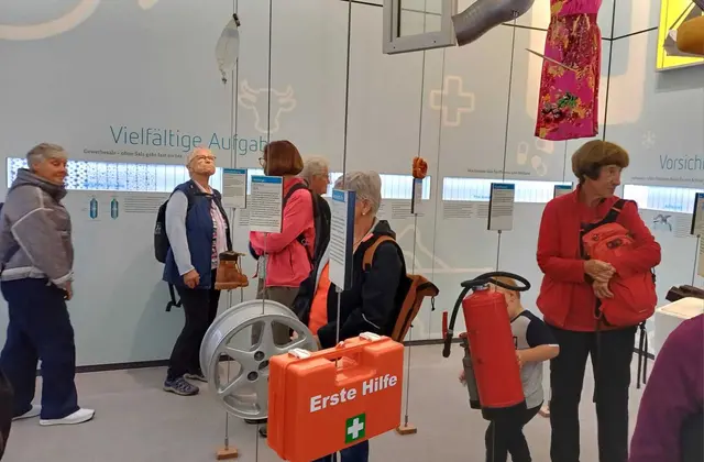 In Präsentationskuben wurden vielfältige Informationen interessant präsentiert: All diese Dinge hier enthalten Kochsalz als Materialstoff. | Foto: Foto privat