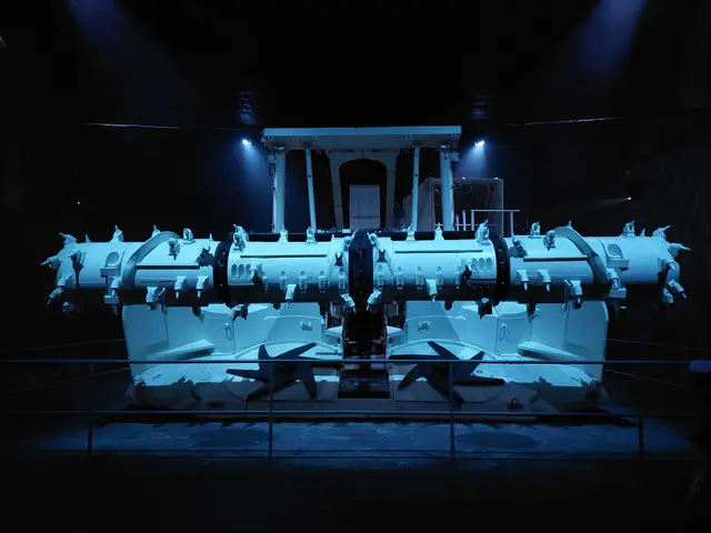 Hier kommt der monströse Continuous Miner mit 13,4 m Länge, 7,2 m Breie und 5,3 m Höhe. | Foto: Foto privat