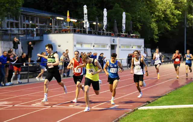 SUN-Athlet Yassin Bouchti (U16 Start-Nr. 111) gewann über 800m | Foto: Karl-Heinz Leitz