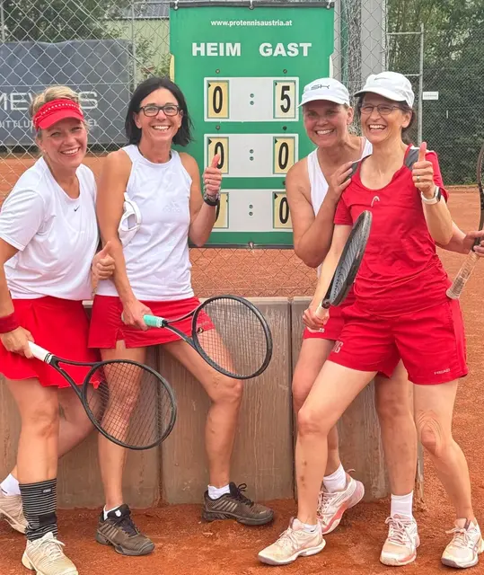 Steigen in die nächste Liga auf, die Damen 50 der TSG Hohenlohe: v.l.: Kerstin Müller, Sabine Kretschmer, Martina Kugel und Barbara Gäbele. | Foto: TSG Hohenlohe
