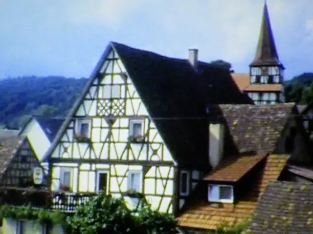 Gasthaus Adler, dahinter der Turm der Marienkirche | Foto: Eigene Aufnahme