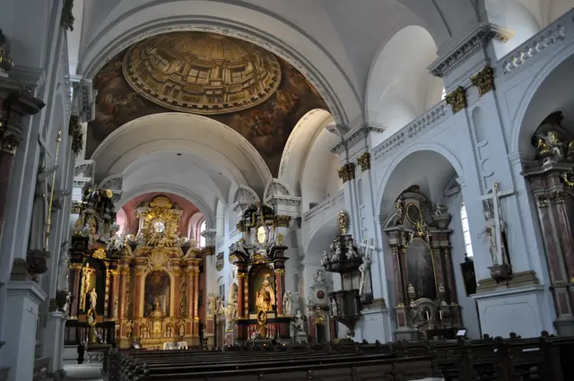 Blick in die reich ausgestattet Kirche. | Foto: Daniela Somers