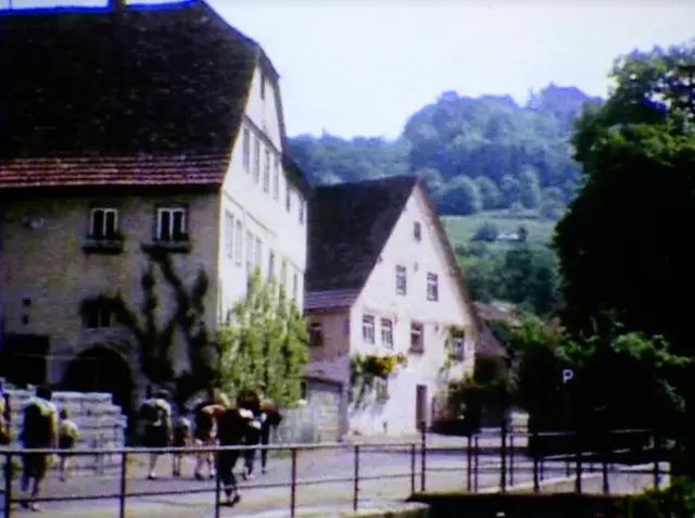 Vorne links das Amtshaus (ohne sichtbares Fachwerk), daneben die Garage des Schwesternhäuschens | Foto: Eigene Aufnahme