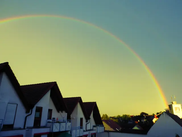 Regenbogen über den Dächern von Leingarten  | Foto: JuKo
