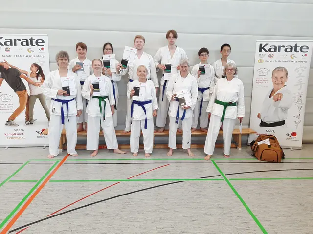 Die erfolgreichen Prüflinge der Mittelstufe (Grün- und Blaugurte). | Foto: Karateverein Eppingen