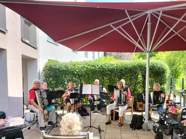 Das Hobby-Orchester spielt für die Bewohner des ASB-Seniorenzentrums in Neckarsulm-Amorbach | Foto: privat