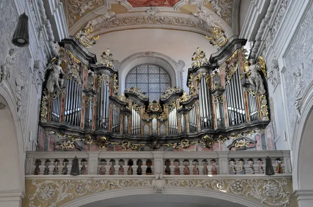Seit 1995 verbirgt sich hinter dem Prospekt von 1769 eine neue Orgel. | Foto: Daniela Somers