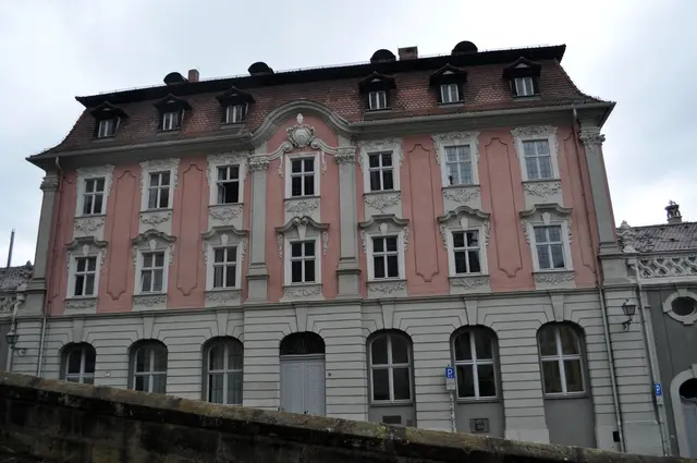 Der "Neue Erbracher Hof" war das Stadtpalais des Klosters Ebrach aus dem 18. Jahrhundert. Heute ist dort eine Außenstelle des Internationalen Künstlerhauses Villa Concordia mit Wohnungen und Ateliers. | Foto: Daniela Somers