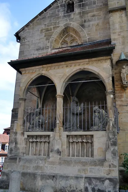 Der spätgotische Ölberg an der Westseite. Der Anbau stammt aus dem Jahr 1502. Die Figuren aus dem 15. Jahrhundert. | Foto: Daniela Somers
